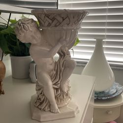 Beautiful Table Top Statue 125 Or Best Offer 
