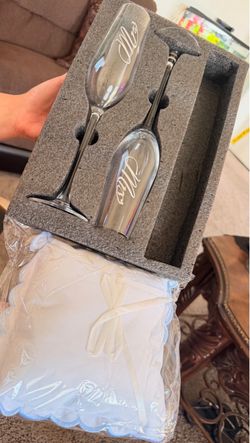 Wine glasses and ring pillow