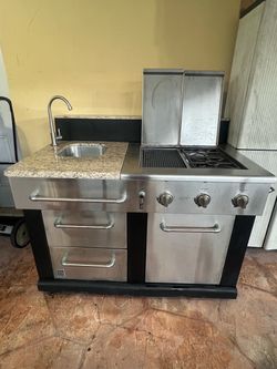 Outdoor Kitchen Island with Grill and Sink