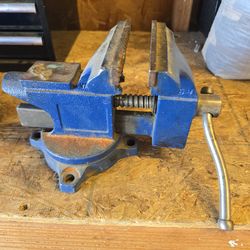 Bench vise