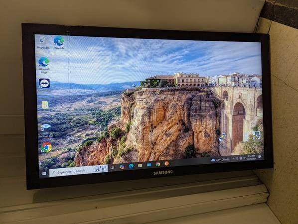 Samsung 650FP-2 65-Inch LCD Public Display Monitor – Model LH65MGQLBF