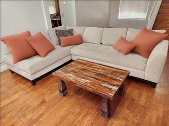 Large Like New Sectional!