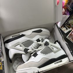 Jordan 4 Military’s 