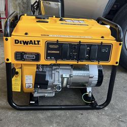 DEWALT 6500-Watt Manual Start Gas-Powered Portable Generator with Idle Control, Covered Outlets and CO Protect