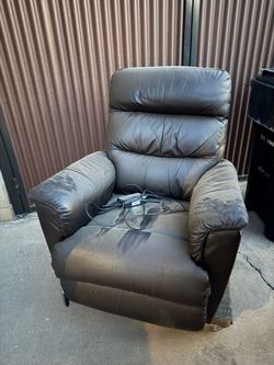Powered recliner