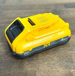 NEW DEWALT 20V MAX XR 4Ah Lithium Battery DCB2104
