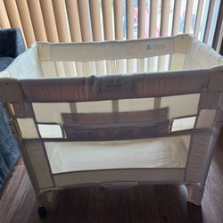 Arms Reach Bassinet 