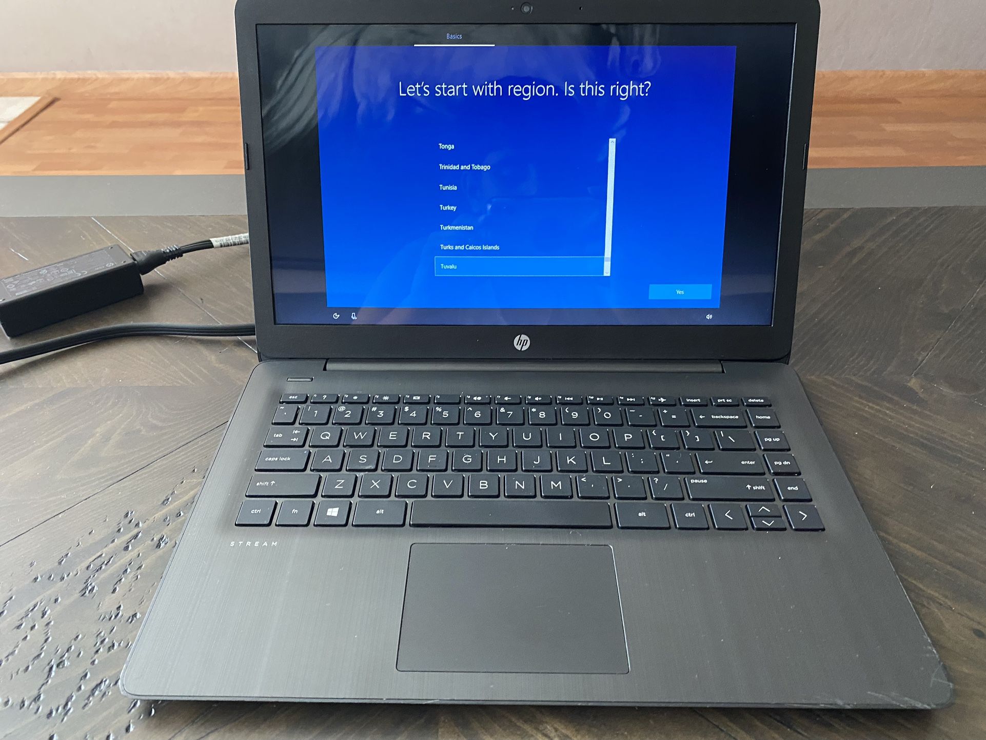 HP Stream Laptop Model: 14-ds0035nr COMES WITH CHARGER