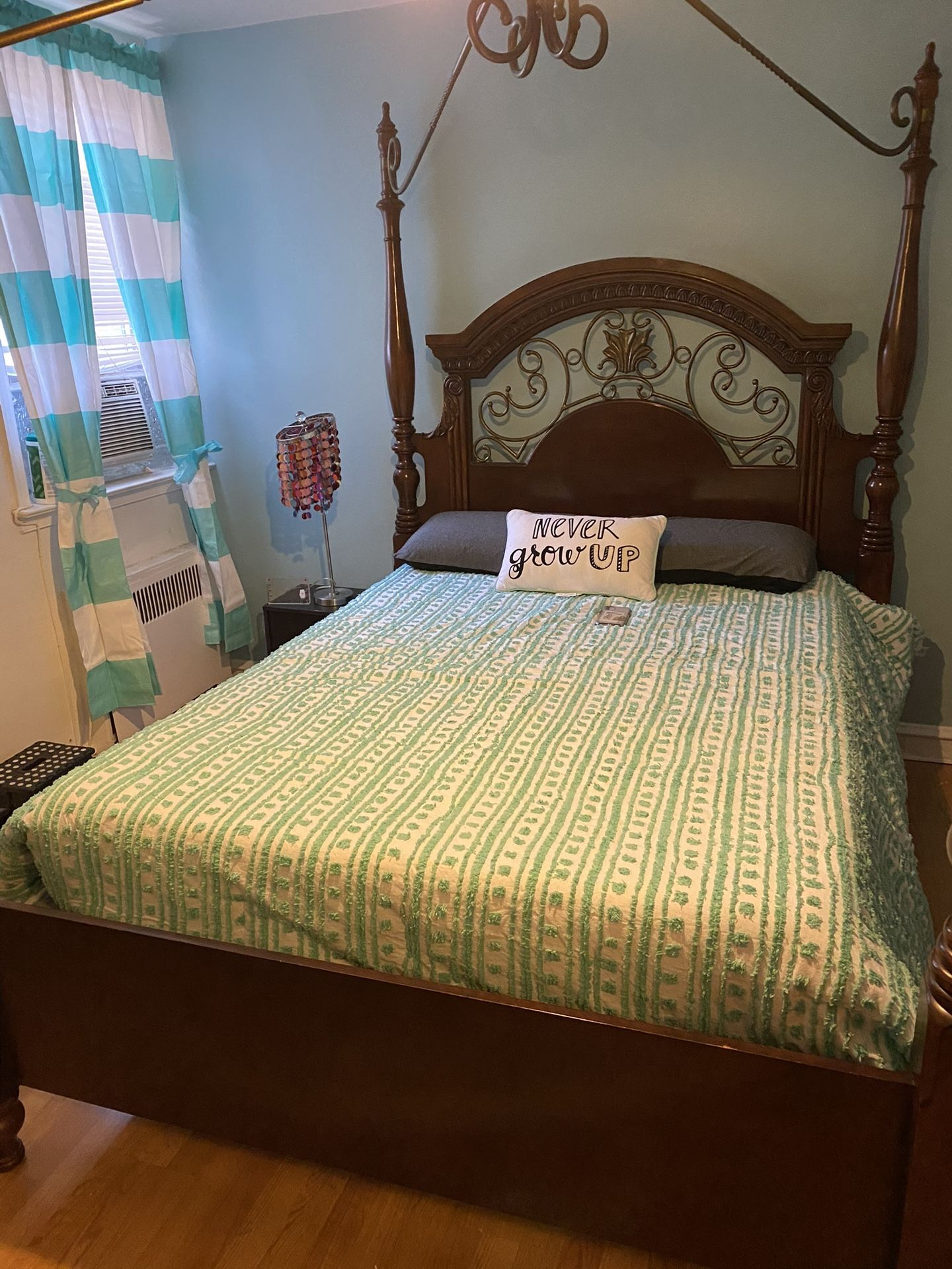 Wooden Queen Size Canopy Bed