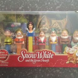 Disney Snow White And The Seven Dwarfs Pez Collectors Series