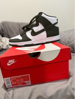 Nike Dunks Size 9 Men’s New