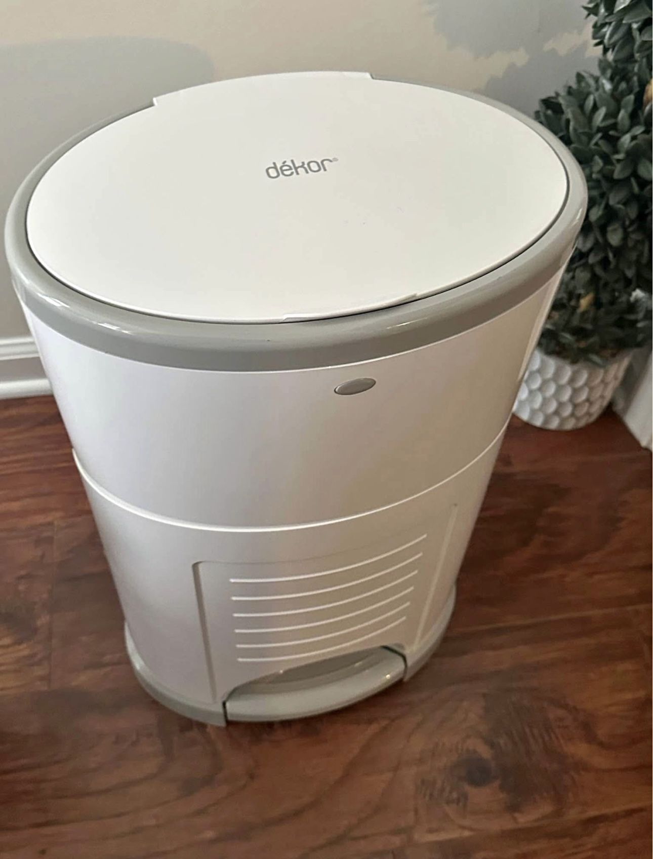 Dekor Diaper Pail w Refill Bags