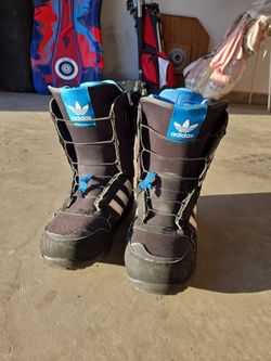 MENs ADIDAS Snowboarding boots size 8