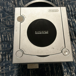 Gamecube  has 2 controllers and cables working great