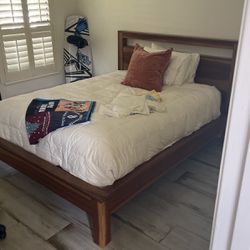 Queen Size Wood Bed With Mattress