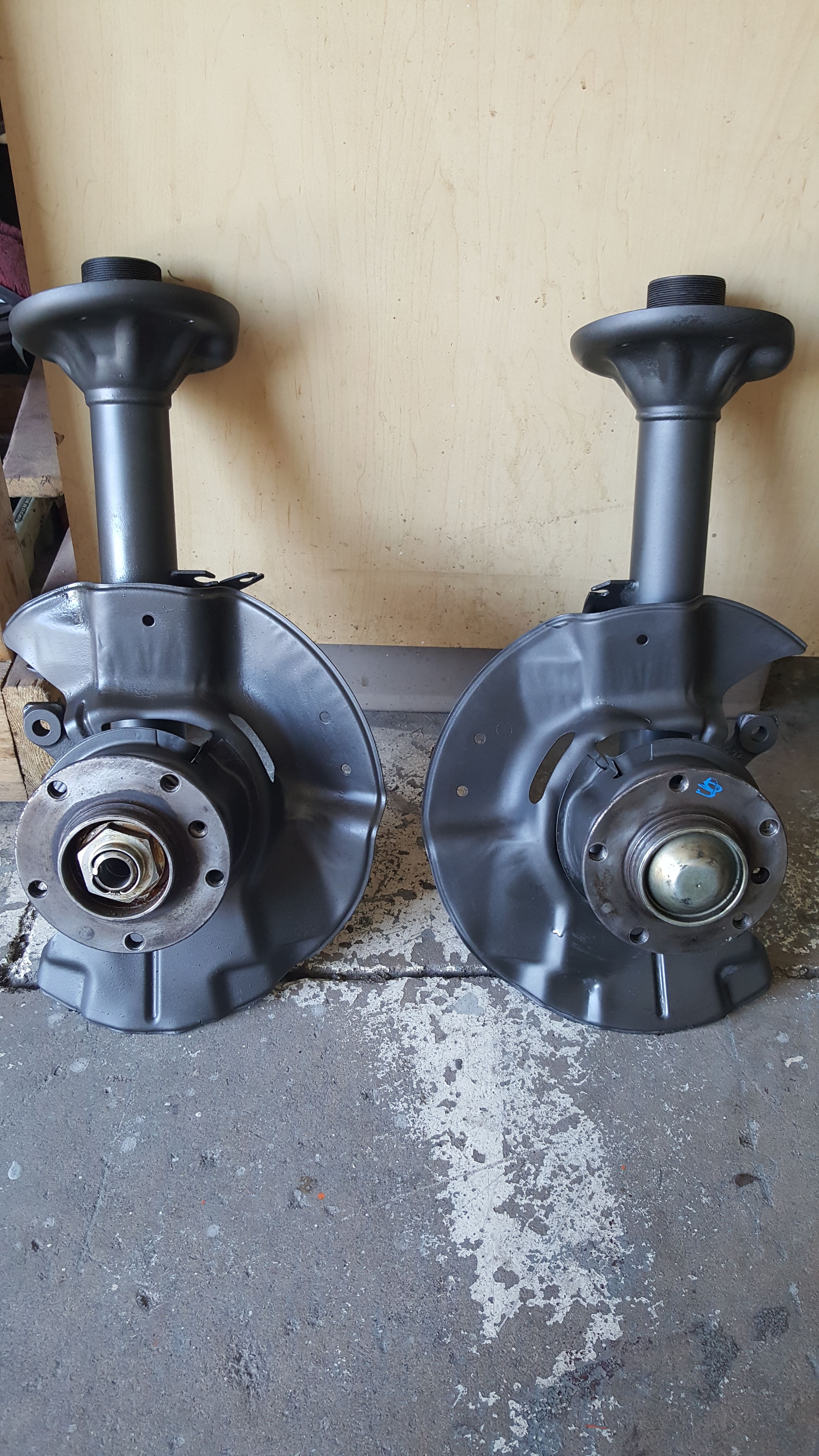 E34 Hub and Spring Strut Assembly