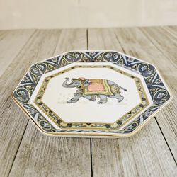 Vintage Blue Elephant Wedgewood Bone China 4.75" Octagonal Decorative Trinket Plate Jewelry Holder. Made in England 1992.

Pre-owned in excellent clea