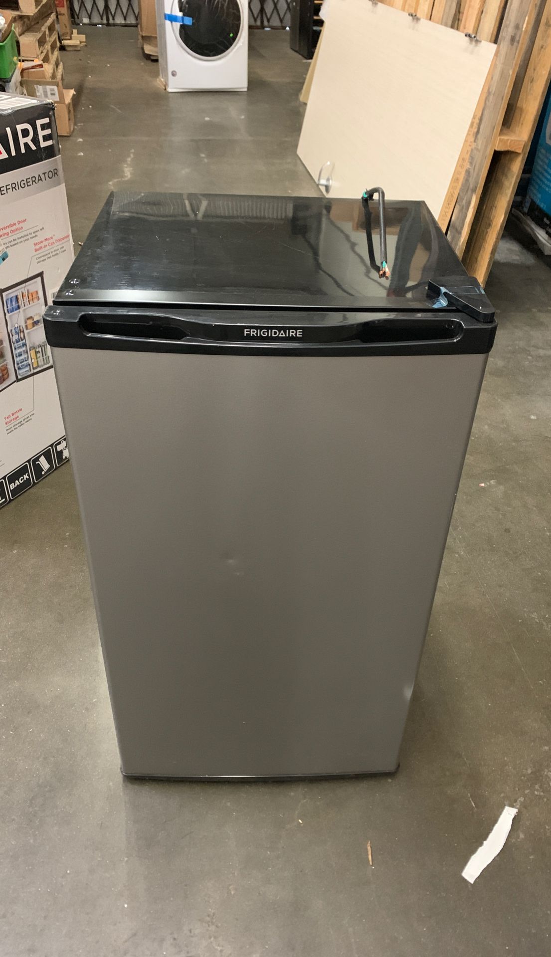 Frigidaire compact refrigerator