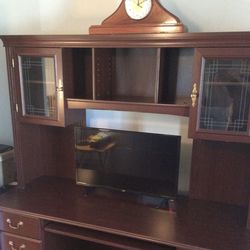 Desk With Hutch