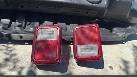 Tail lights are Jeep Wrangler no lights bult