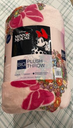 Minnie Mouse Oversized Plush Throw