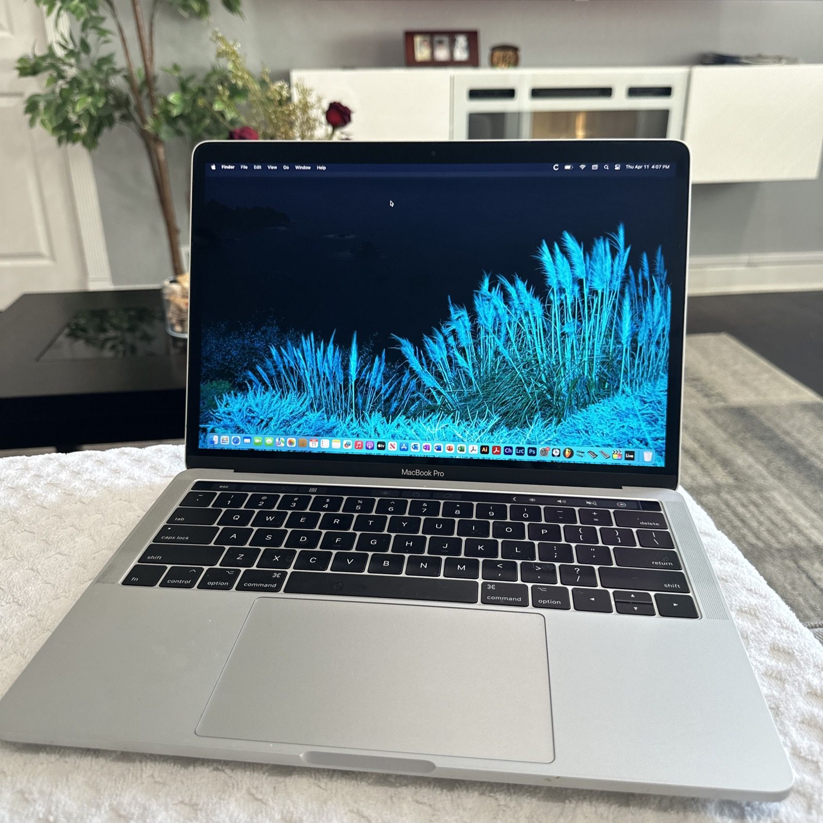 APPLE MACBOOK PRO 13” 2017 THUNDERBOLT 3 PORTS INTEL CORE i5 @ 3.1GHZ 16GB RAM 