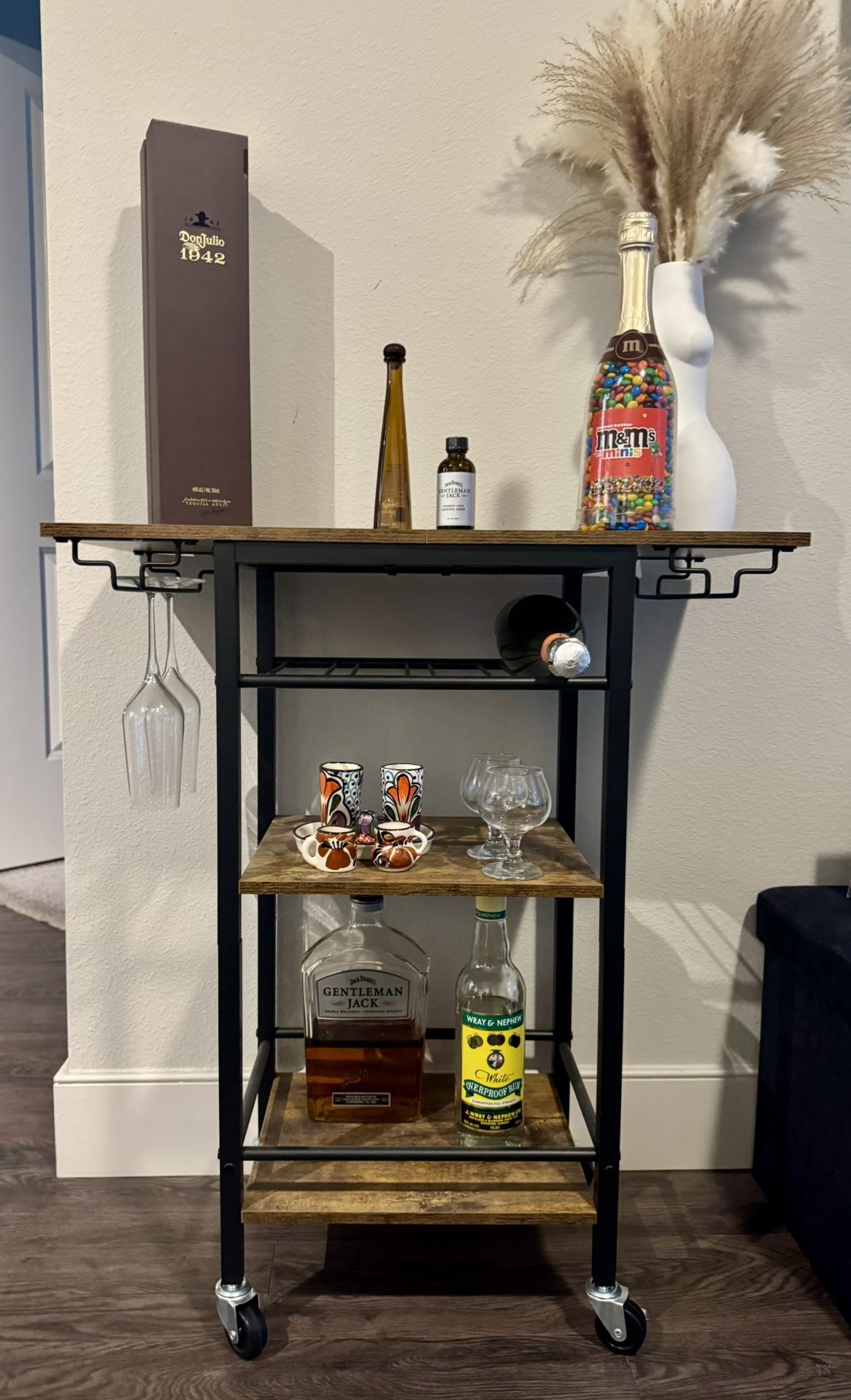 Bar Stand