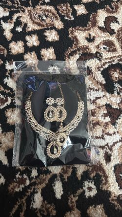 Earring and necklace set