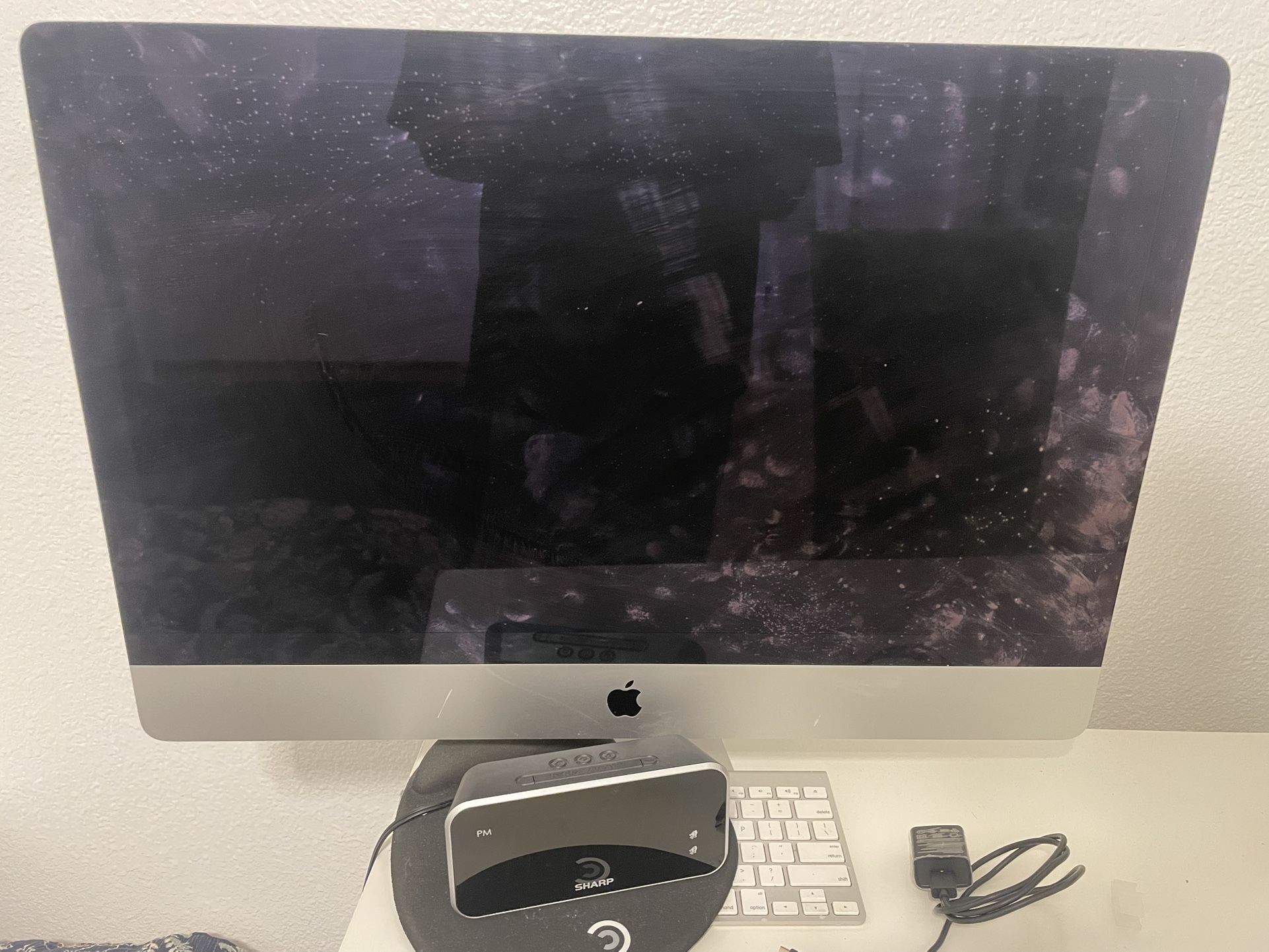 27” iMac Desktop With Magic Mouse & Wireless Keyboard