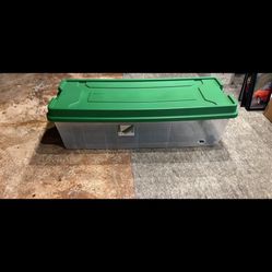 200 Quart Storage With Wheels