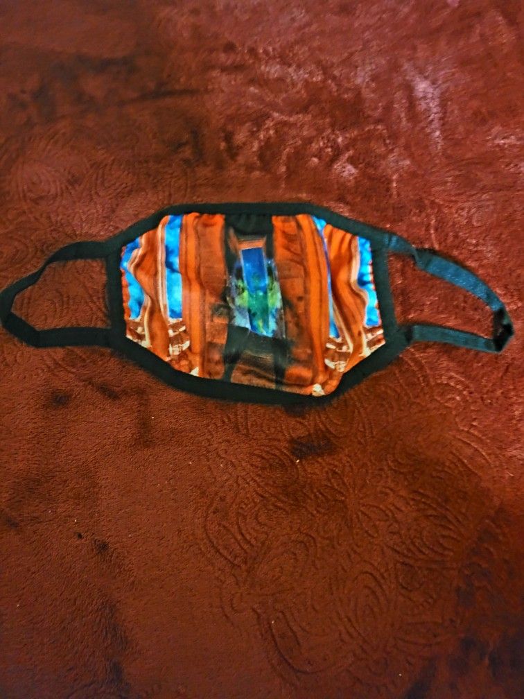 NWT ADULT FACE MASK RED UNISEX SIZE ONE SIZE FITS ALL
