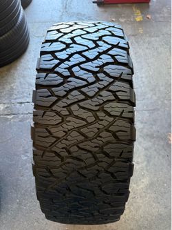 285/65/18 BF GOODRICH LIKE NEW