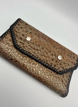Vintage Women’s Hand-stitched Leather/Alligator Hide Trifold Wallet