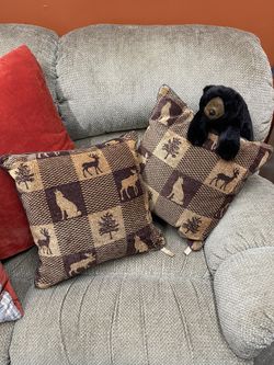 13“ X 13“ Throw Pillows (2).    Cabin Rustic Outdoor Look With Bearcub
