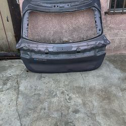 24 To 25 Chevy Equinox Tail Gate Shell 