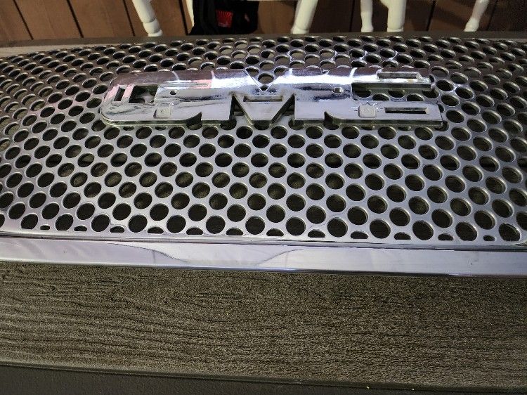 2011 Yukon Xl Denali Grille + Hood Molding