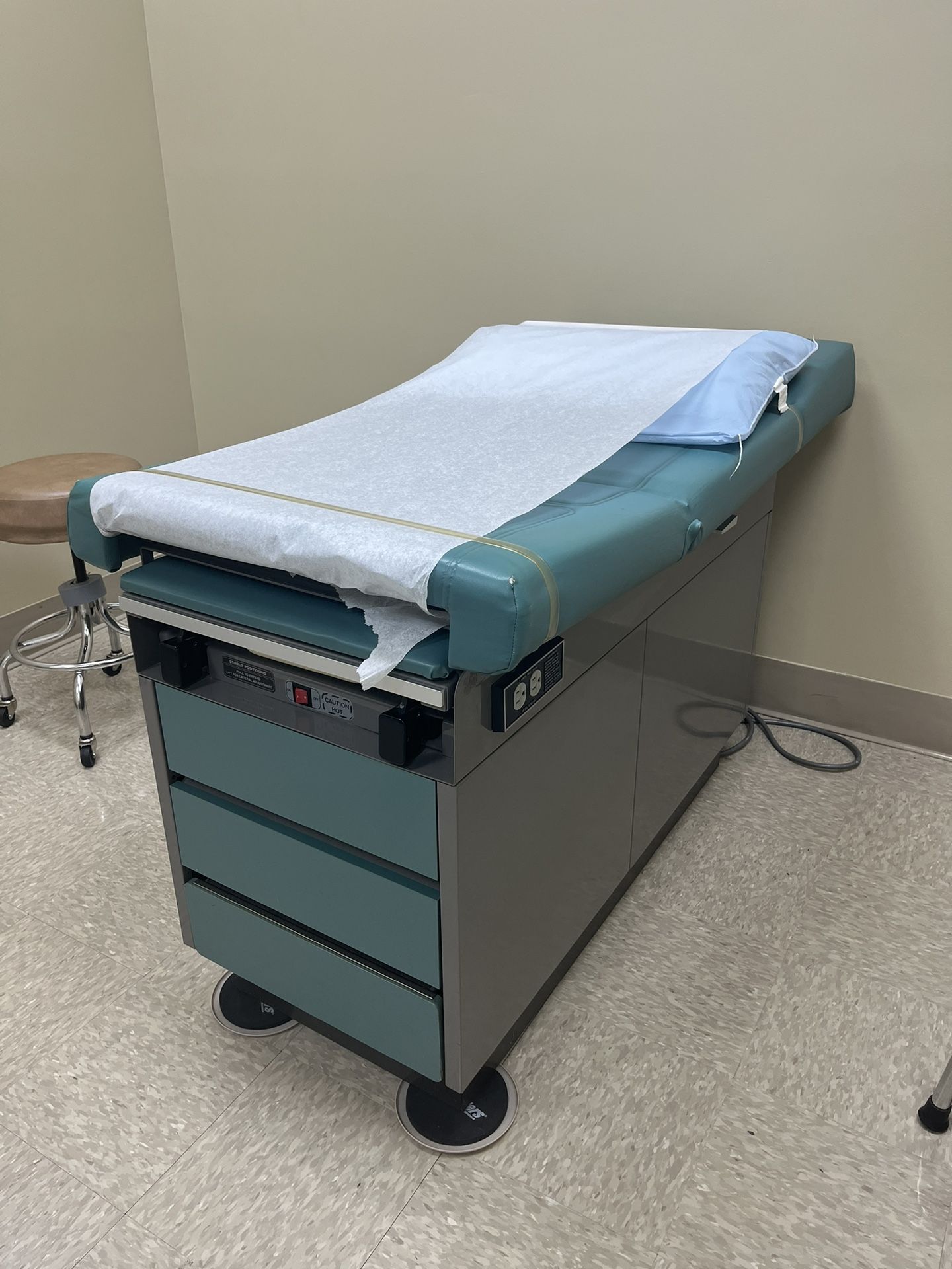 Midmark Ritter 104 Manual Examination Table X 4