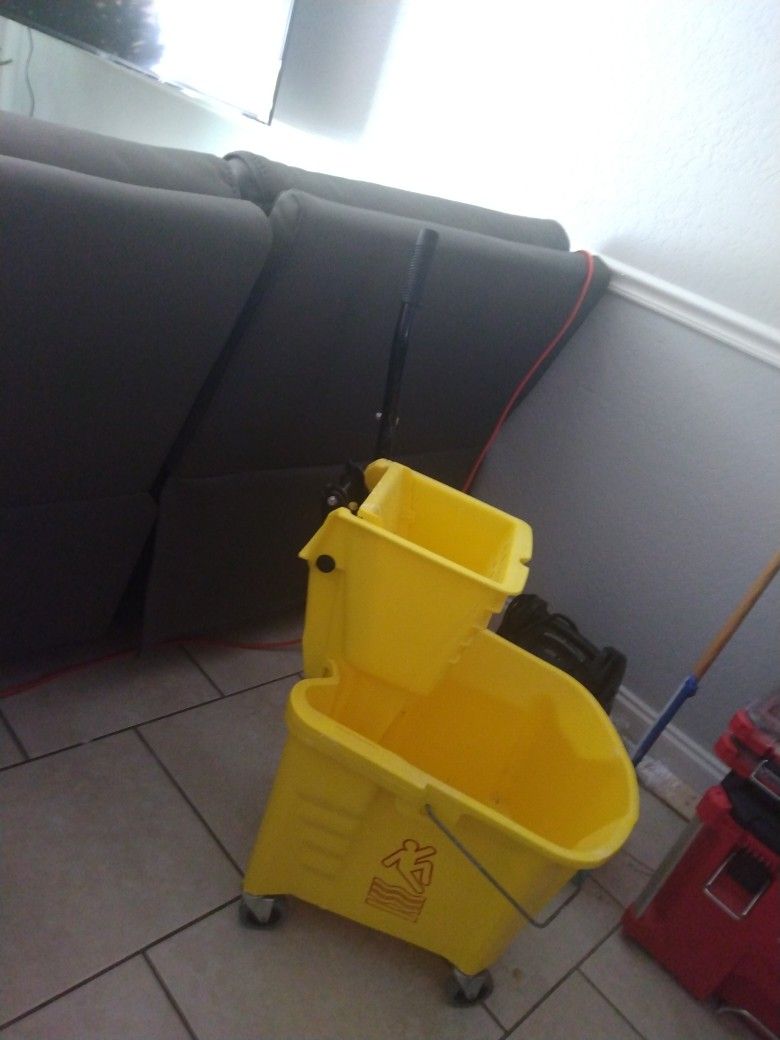 Mop Bucket w/ Mop