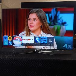55 Inch Samsung Smart Beautiful Tv Comes With Remote Control Shows Great Picture Works Perfect Guaranteed 