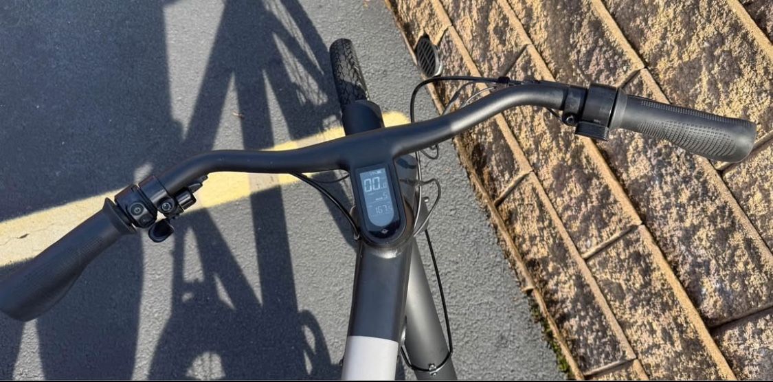 Bird A Electric Bike 500 watt 50 miles range 28” Kenda wheels only 170 miles
