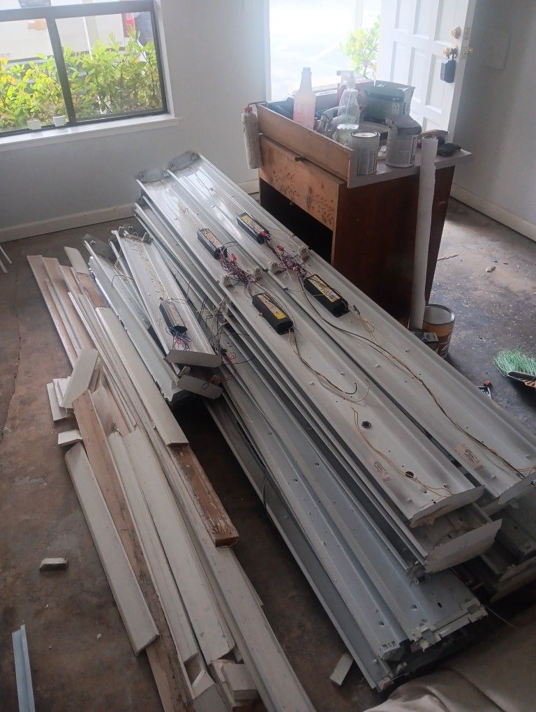 Florescent Lights 8ft 4ft W/bulbs And Covers