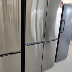 New Samsung
Bespoke 23 cu. ft. Counter Depth 4-Door Flex French Door Refrigerator in Stainless Steel