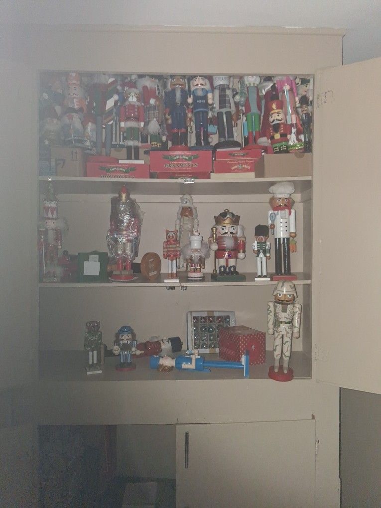 Collection Of Nutcrackers & Christmas Decor