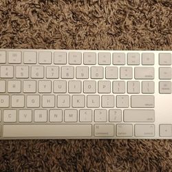 Apple Keyboard 
