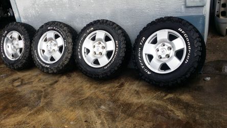 18" SET OF 4 WHEELS AND TIRES FOR 2011 TOYOTA TUNDRA , (LT 275/65/18), IN VERY GOOD CONDITION, MAY FIT DIFFERENT YEAR OR MODEL, PLEASE CALL OR TEXT