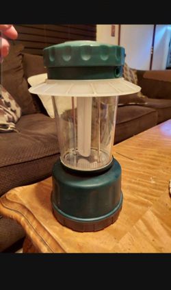 Ozark Trail 400 Lumens Camping Lantern uses 4 D Batteries
