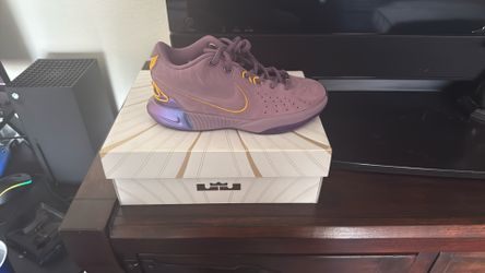 LEBRON 21 Purple Rain