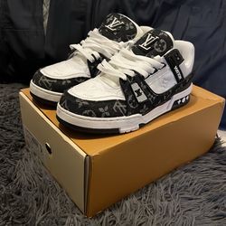 LOUIS VUITTON TRAINERS SIZE 9 ( READ DESC )