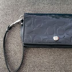 Coach Wrislet/Wallet (Patent Leather)