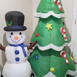 Lot Of Two Christmas Inflatables With Lights, 7ft & 4ft Ga